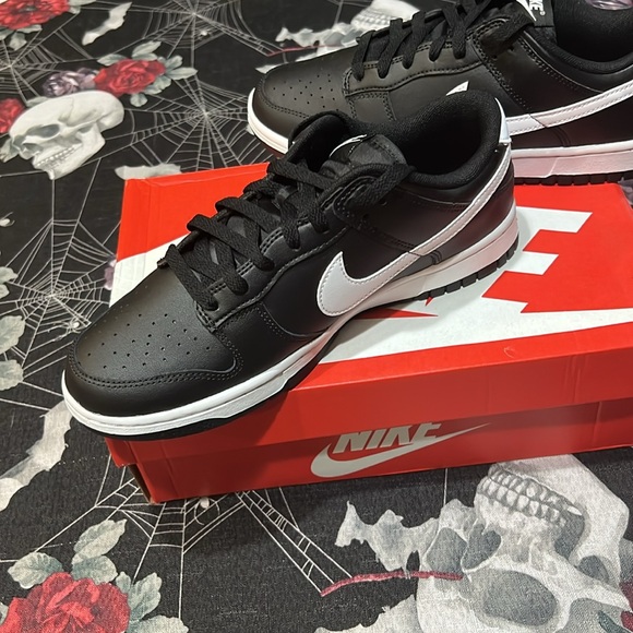 DS 2023 NIKE DUNK LOW RETRO BLACK PANDA 2.0 SIZE MENS 9 OR 9.5 NIB - Picture 5 of 12